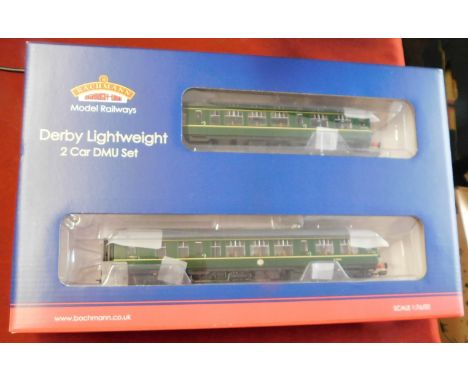Bachmann 'Derby Lightweight' Two Car DMV Set 32-516A BR green with speed whiskers, mint and boxed