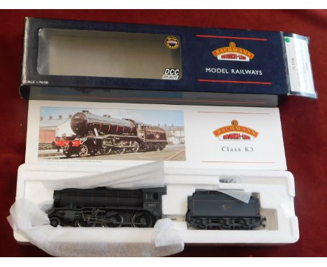 Bachmann Locomotive 32-275K, Class K3 61811 BR Lined, black late crest, mint and boxed with certificate