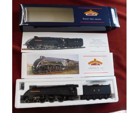 Bachmann Locomotive 'William Whitelaw' No.4, NE on the tender all over wartime block, mint and boxed with certificate No.136 