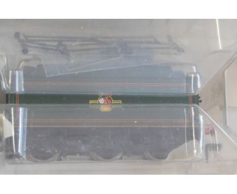 Bachmann Locomotive Class V2 BR lined green 60865 late crest, Stepped Tender' mint and boxed