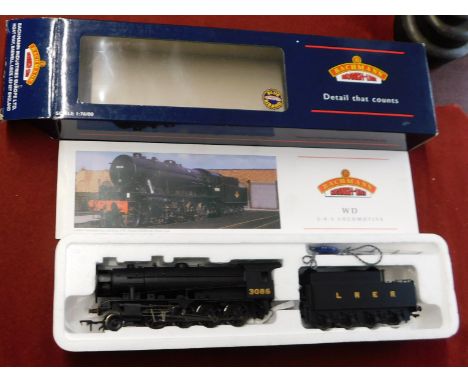 Bachmann/Branch Line Locomotive WD 2-8-0 Austerity Locomotive BR black late crest '90566' (32-356) mint and boxed