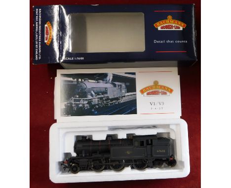Bachmann Locomotive V1 Tank '67635' BR lined black late crest, straight sided bunker weathered, mint and boxed
