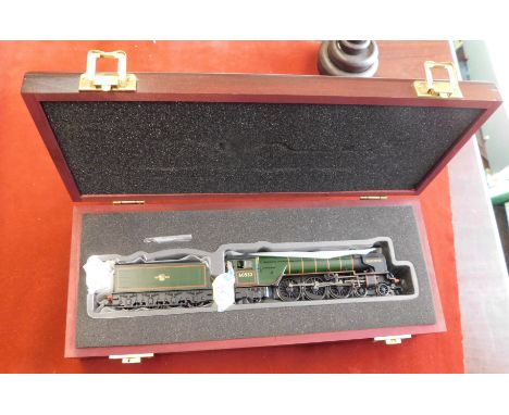 Bachmann Locomotive Class A2 'Blue Peter' Brunswick Green Late Crest, mint and boxed is in branch line wooden box superb excl