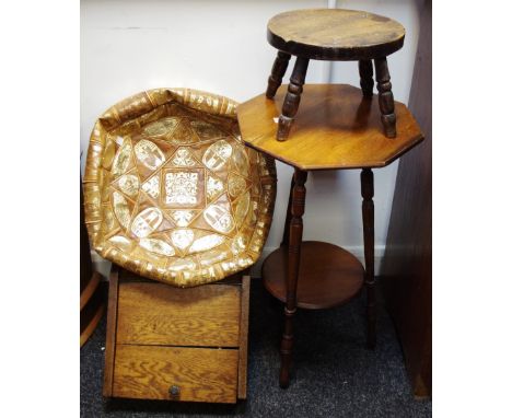 A milking stool; tripod table; oval mirror; leather cover (4)