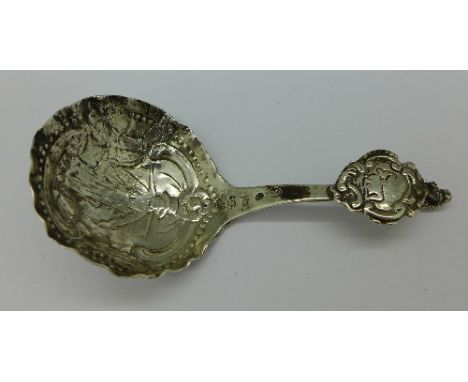 A silver caddy spoon, weight 15.7g