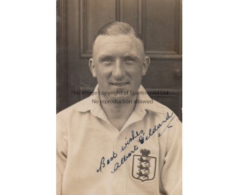 ALBERT GELDARD / EVERTON AUTOGRAPH       Signed black & white portrait postcard of Geldard in an England top.   Good