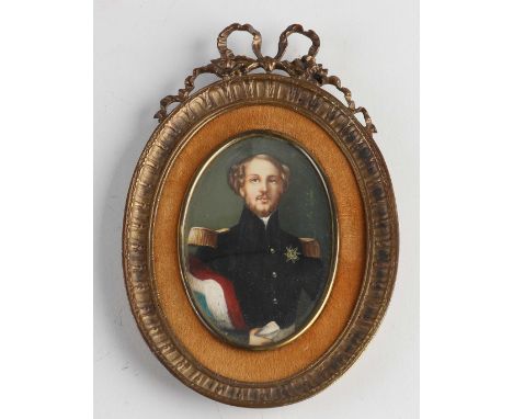 Miniature portrait in bronze frame. Signed Ida Salzdaz? Officer. Dimensions: H 9 x W 6 cm. In good condition.