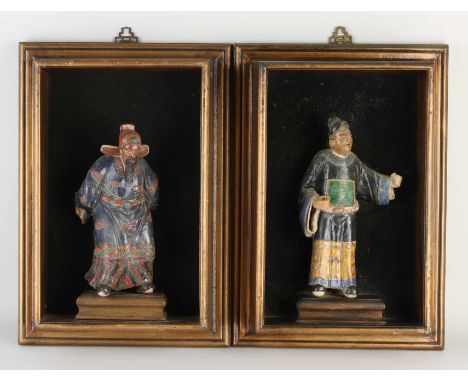 Two antique Chinese temple figures in shadow box. Ceramic with polychromy. 19th Century or older. Dimensions: 23 - 24 cm. In 
