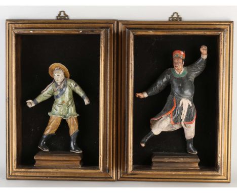 Two antique Chinese temple figures in shadow box. Ceramic with polychromy. 19th Century or older. Dimensions: 24 - 27 cm. In 