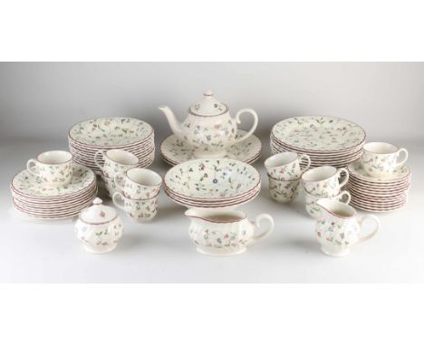English Staffordshire Oakwood service with floral decor. Second half of the 20th century. Consisting of: teapot, milk/sugar s