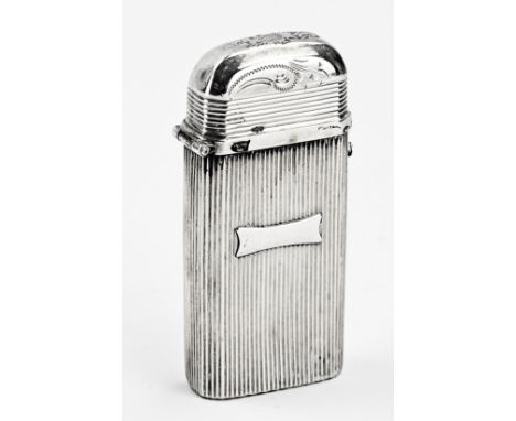 Silver vesta, 833/000, rectangular model with a rib decor and engraving on the lid. With soldered element. 6,5x3x1,5cm. Somew