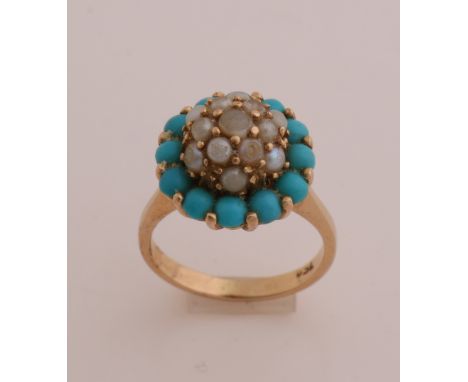 Yellow gold ring, 750/000, with turquoise and pearl. Rosette ring with a rosette in the middle set with 13 small pearls, part