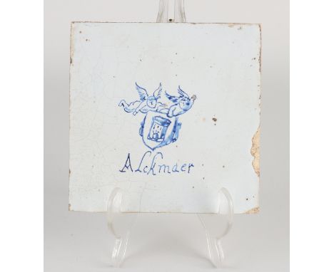 18th - 19th century Dutch tile with coat of arms Alckmaar (Alkmaar). Dimensions: 13 x 13 cm. In good condition.