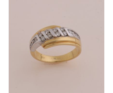 Yellow gold ring, 750/000, with diamond. Tight ring with a white gold band in the middle set with 16 brilliant cut diamonds, 