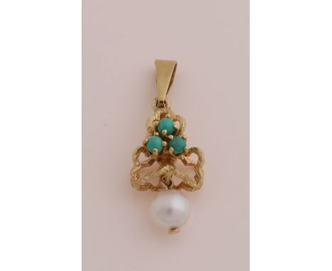 Elegant yellow gold pendant, 585/000, with pearl and turquoise. Openwork pendant in flower shape decorated with 3 small round