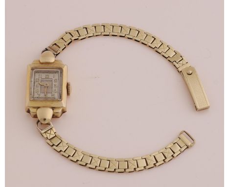 Women's yellow gold watch, 585/000, with gold strap. Rectangular watch, marked Zenith, mechanical, attached to a gold link st