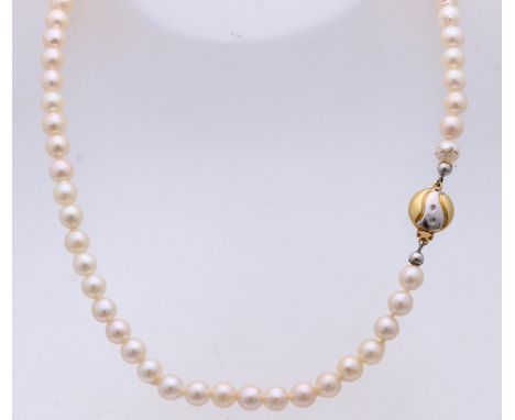 Necklace of cultured pearls, ø 6.5 mm, with yellow and white gold clasp, 585/000, round model with 4 single-cut diamonds. ø 1