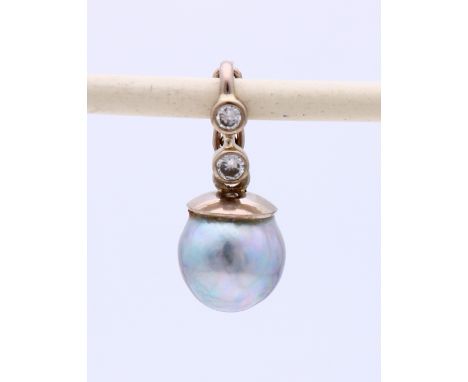 White gold clip pendant, 585/000, with pearl and diamond. Pendant with a pendant eye set with 2 brilliant cut diamonds, appro