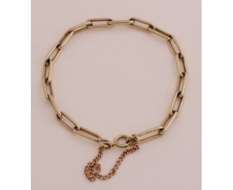 Yellow gold close forever bracelet, 585/000, with oval eyes made of round wire. Equipped with spring eye and safety. width 4.