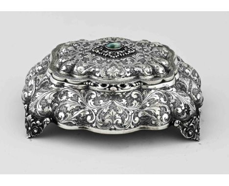 Ornate silver box, 800/000, rectangular contoured model, scalloped work, richly decorated with floral engraving. The contoure