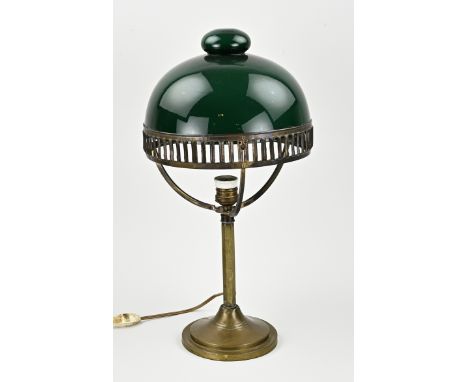 Antique brass desk lamp with green glass shade. Circa 1910. Dimensions: H 52 cm. In good condition.