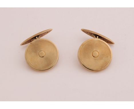 Yellow gold cufflinks, 585/000, with a round knot, with spiral guilloche finish. ø 18 mm. about 5.0 grams. In good condition.