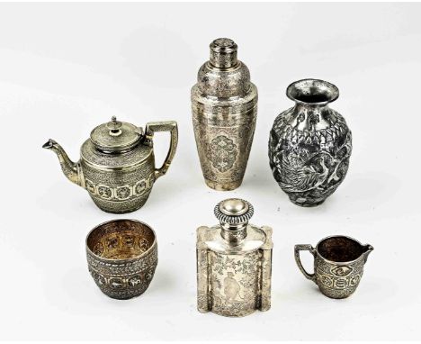 Lot plated and BWG with a coffee pot with milk jug and sugar bowl, with images with oriental scenes, a vase with flowers and 