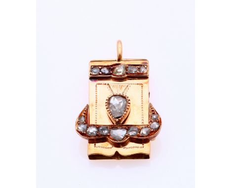 Yellow gold pendant, 585/000, with old diamond. Rectangular pendant made of a clasp decorated with diamonds with an old cut. 