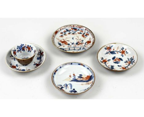 Lot of 18th century Chinese capucine porcelain. Four saucers, good + one cup. Dimensions: 6 - 11.5 cm.