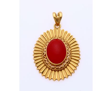 Yellow gold pendant, 750/000, with red coral. Large oval pendant with an openwork edge with rays. The pendant has an oval red