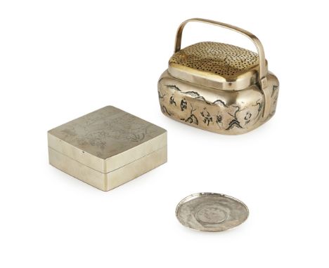 SILVER SQUARE BOX AND COVERGUO SHUNNEI MARK, REPUBLIC PERIOD the cover engraved with three Peking opera actors possibly enact