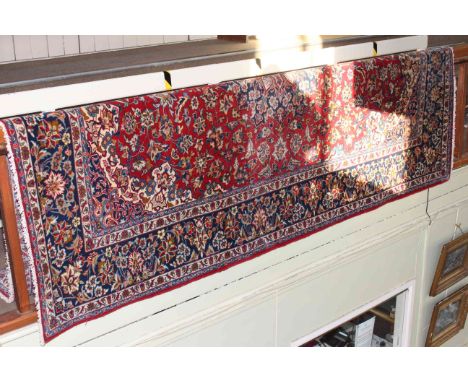 Fine hand knotted Isfahan carpet 3.12 x 2.26m.
