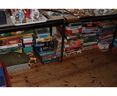 Large collection of vintage games and jigsaws including Computer Battleship, Crossfire, Haunted House, Spirograph, Meccano, e