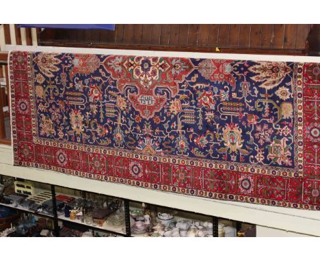 Fine hand knotted Tabriz carpet, 2.95 x 2.00m.
