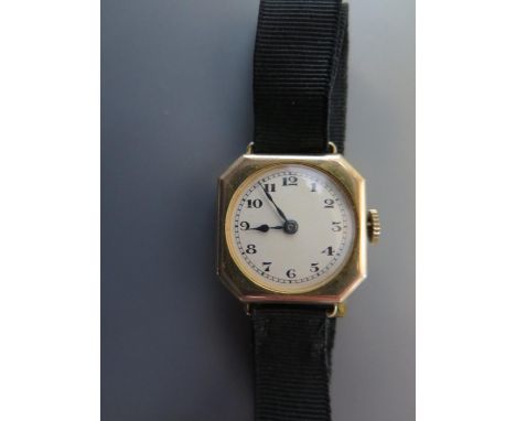 A PINNACLE Lady's 9ct Gold Cased Manual Wind Wristwatch with 15 jewel movement, London 1933 