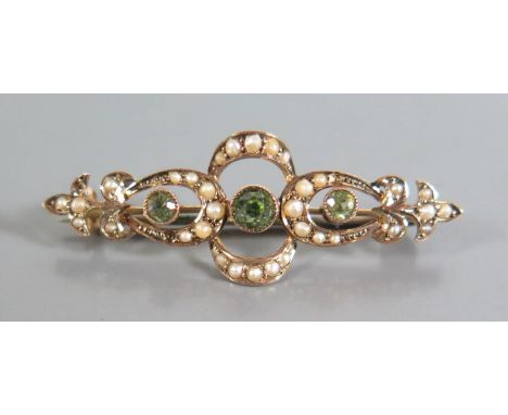 A 9ct Rose Gold, Peridot and Seed Pearl Brooch, 2.2g 