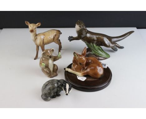 Collection of ceramic animals to include Beswick badger, deer &amp; koala, Heredities otter on wooden plinth etc 