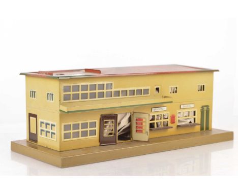 Marklin station Cat Ref: 2012B 0 Scale Bahnhof Station, measuring 19*8*11 inches tall (48*20*28 cm) approx. with two story bu