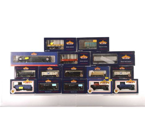 Bachmann 00 Gauge boxed mostly modern Goods Rolling stock including Hoppers (15), pair of 33-575 orange and black hoppers (2)