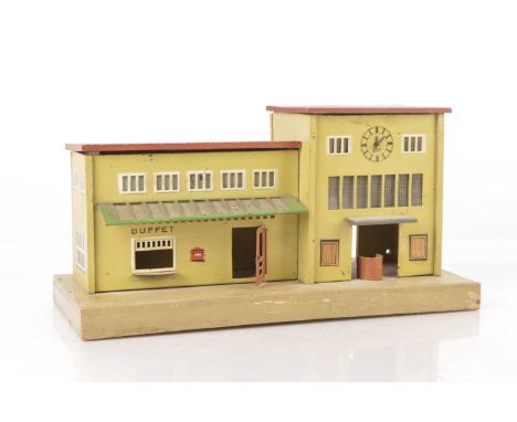 Kibri Large scale wooden Continental outline Station, measuring 16*7*9 inches (41*18*23 cm) approx with a 2/3 story buildings