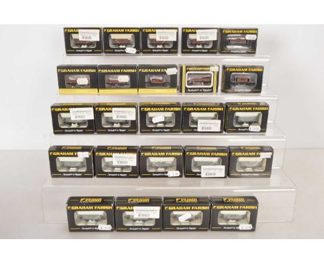 N Gauge Graham Farish by Bachmann TTA Shell BP Tank Wagons (8) all boxed, 373-778 Esso TTA tank wagons in black livery, G-E, 