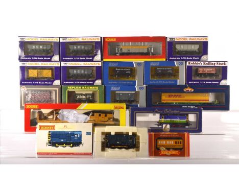 Hornby Bachmann Dapol Lima Replica 00 Gauge boxed Diesel Shunters and Goods Rolling Stock including Crane and Intermodal Bogi