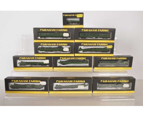 Graham Farish by Bachmann N Gauge BR (SR) Bullied Coaches and Horse Box (11), all boxed, 374-450 (2), 374-440 (2), 374-460 (2