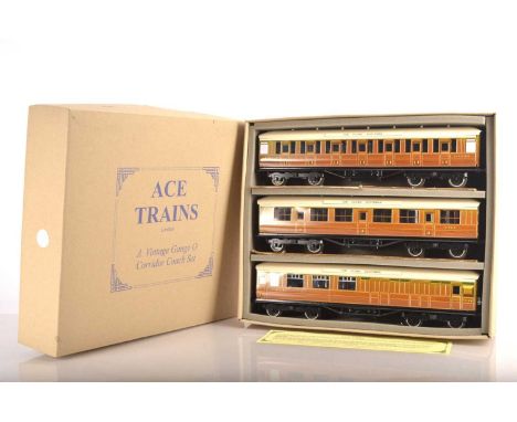 V Ace Trains 0 Gauge Modern issue C/4 LNER Bow end coach set A, consisting of All 1st No.6461, All 3rd No.61639 and Brake cor