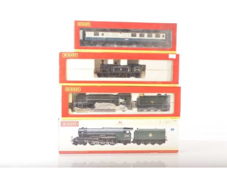 Hornby 00 Gauge boxed Steam Locomotives and two Buffet Coach (5), R2966 BR green Class A3 4-6-2 60063 'Isingclass', (in Brown