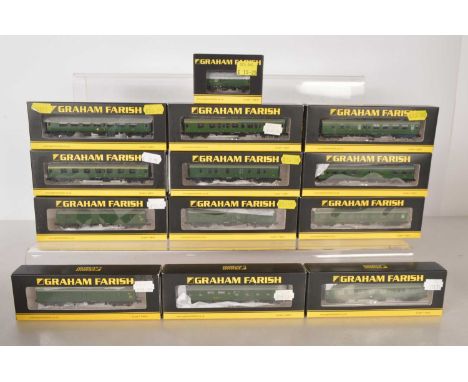 Graham Farish by Bachmann N Gauge BR (SR) MK 1 Coaches and Horse Box (13), all boxed, 374-186A, 374-162, 374-063, 374-037, 37