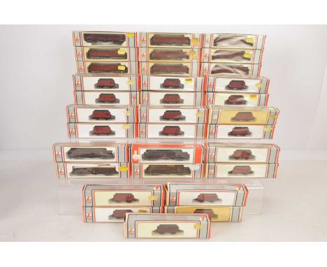 Lima N Gauge BR Maroon and GWR Siphon G and Horse Boxes (33), all boxed, GWR brown livery, 320862 Siphon G, 367 (1), 320863 (
