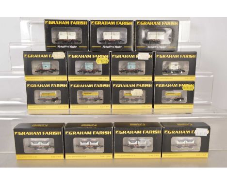 Graham Farish by Bachmann N Gauge Conflats with Containers (15) all boxed, 377-341 conflat with two Birdseye containers (4), 