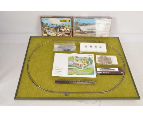 Marklin Miniclub Z Gauge Track Accessories and Z Scale Kits By Faller and Peco (Qty), various items, Oval Marklin Z gauge tra