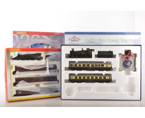 Hornby and Bachmann 00 gauge Train Pack and Trian Set (2), Hornby R2195M comprising, BR green 4-6-0 Class A1 60106 'Flying Fo